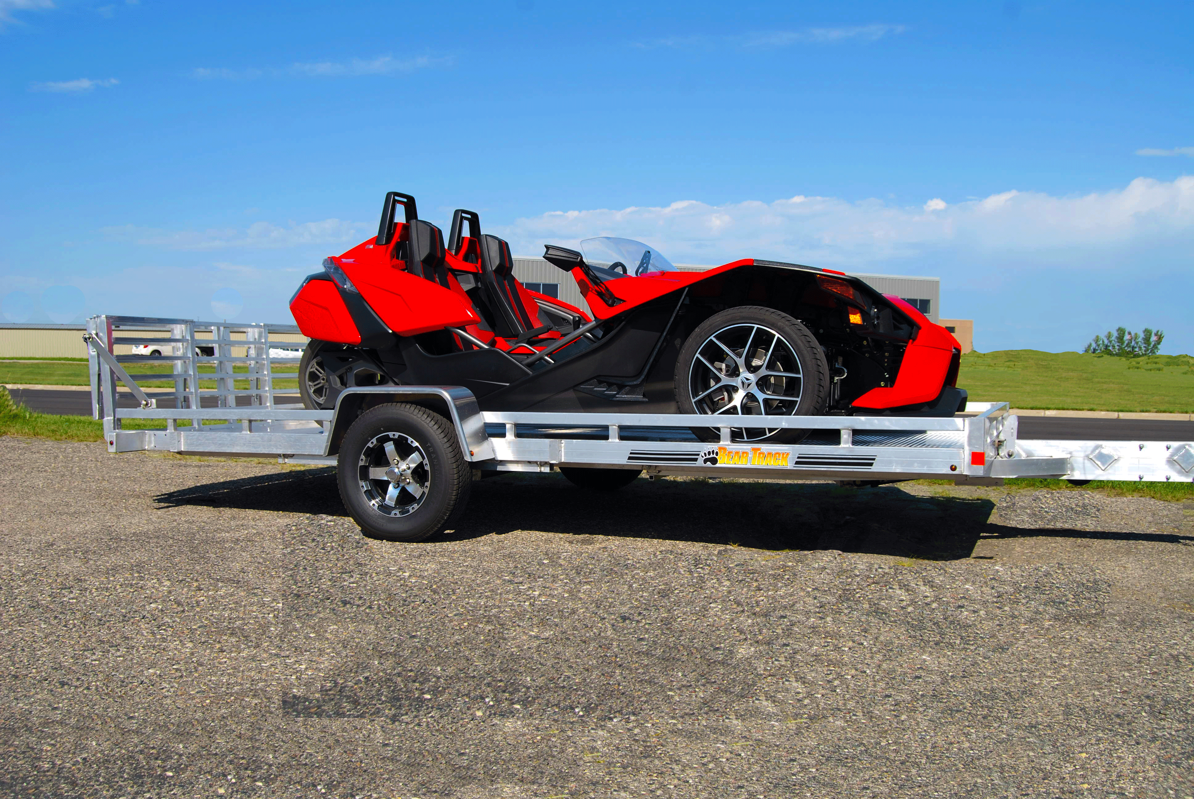 Polaris-Slingshot-Trailer-Beauty-Shot - Bear Track